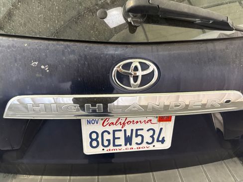 Used 2011 Toyota Highlander SE w/ Tow Pkg FWD image 13