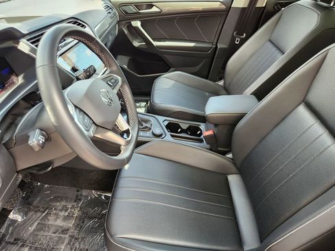 Used 2024 Volkswagen Tiguan SE AWD/4WD image 4