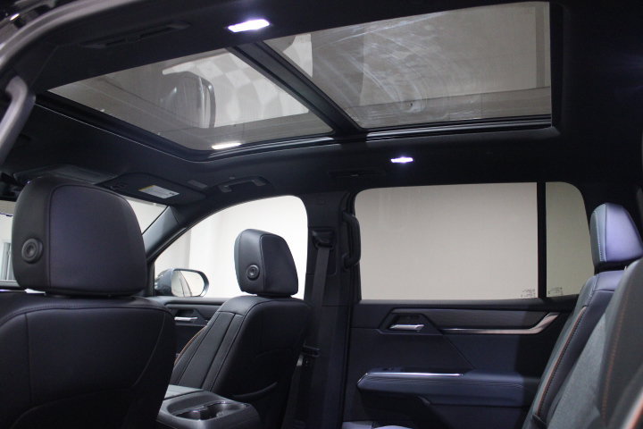 New 2026 GMC Acadia AT4 w/ Luxury Package AWD/4WD image 4