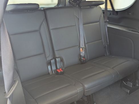 Used 2021 Chevrolet Suburban Z71 image 23