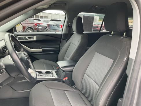Used 2022 Ford Explorer XLT image 20