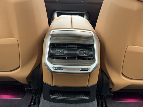 Used 2023 BMW 740i image 23