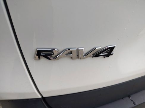 Used 2024 Toyota RAV4 XLE AWD/4WD image 9