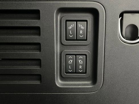 Used 2024 GMC Acadia Denali image 18