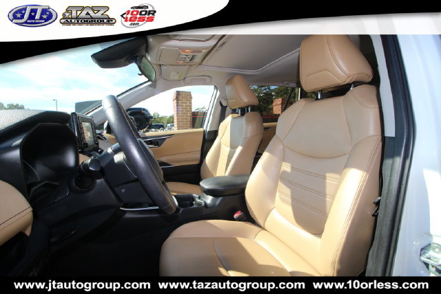 Used 2020 Toyota RAV4 XLE Premium FWD image 10