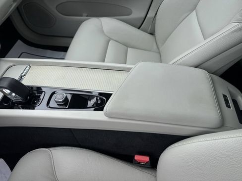 Used 2025 Volvo XC60 B5 Core w/ Protection Package Premier AWD/4WD image 21