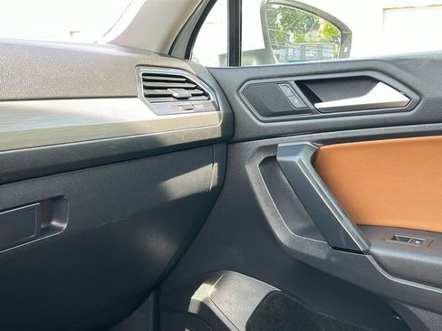 Used 2019 Volkswagen Tiguan SEL AWD/4WD image 19
