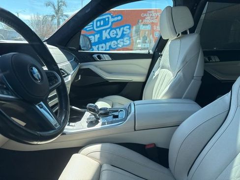 Used 2021 BMW X7 M50i image 6