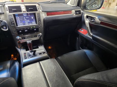 Used 2016 Lexus GX 460 w/ Premium Package AWD/4WD image 19