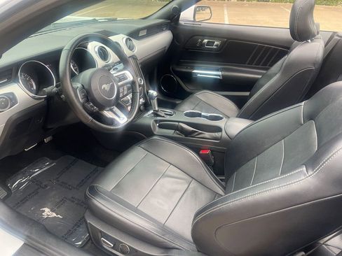 Used 2017 Ford Mustang Premium image 14