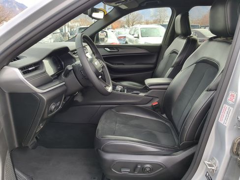 Used 2024 Jeep Grand Cherokee Altitude image 26