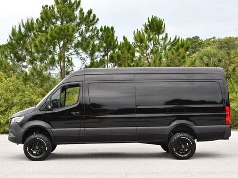 Used 2024 Mercedes-Benz Sprinter 2500 image 28