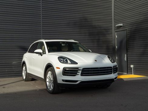 Used 2023 Porsche Cayenne AWD/4WD image 7