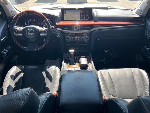 Used 2019 Lexus LX 570 4WD w/ Luxury Package image 14