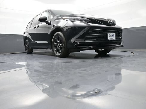 Certified 2026 Toyota Sienna XLE Woodland Edition AWD/4WD image 30