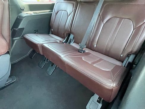 Used 2023 Ford Expedition Limited image 11