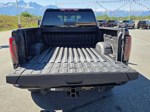 Used 2025 GMC Sierra 2500 AT4 w/ Technology Package AWD/4WD image 13