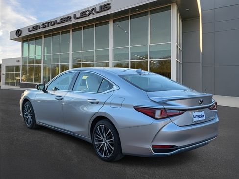 Certified 2025 Lexus ES 300h w/ Premium Package image 5