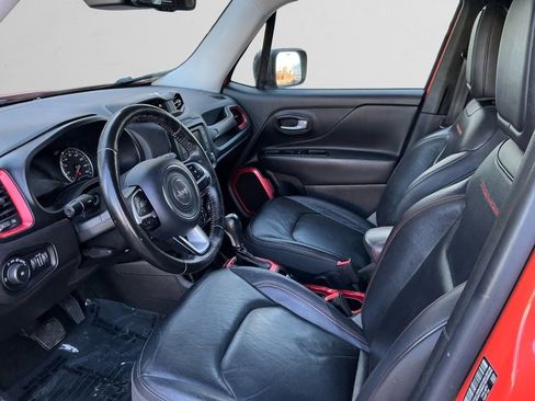 Used 2016 Jeep Renegade Trailhawk w/ Premium Trailhawk Package image 9