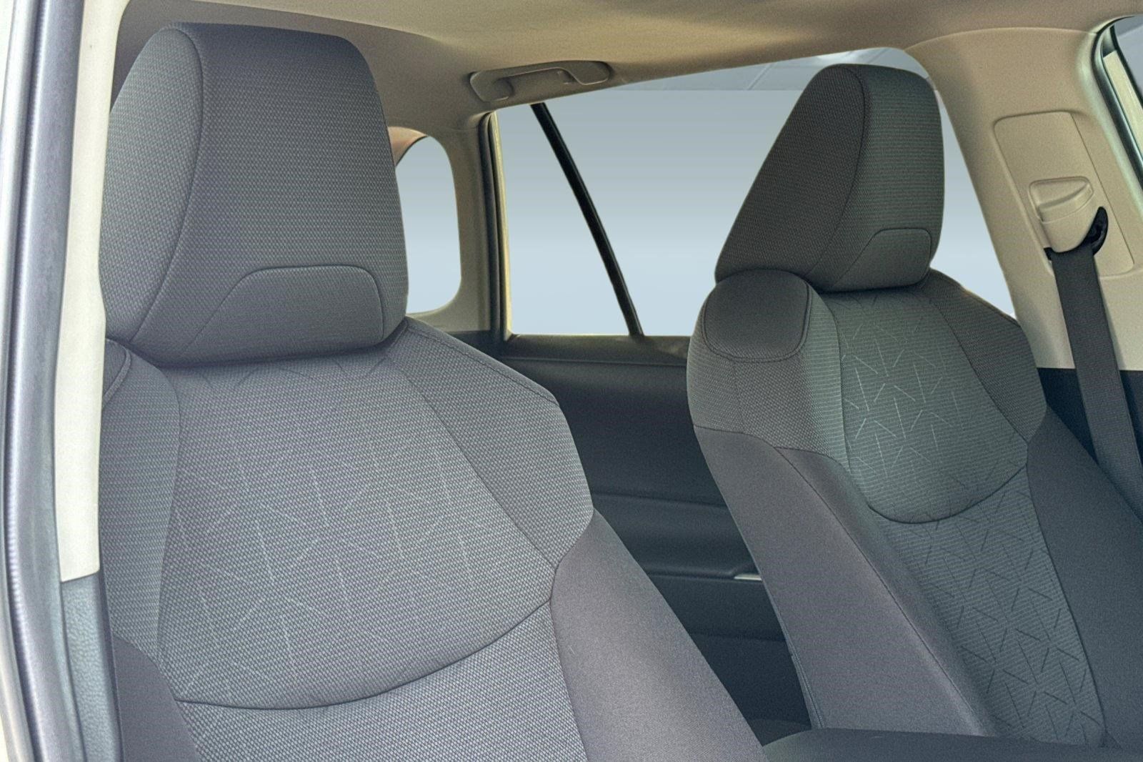Used 2023 Toyota RAV4 XLE w/ Convenience Package FWD image 32