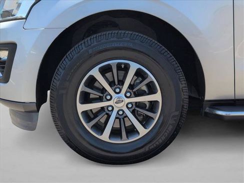 Used 2018 Ford Expedition XLT w/ Equipment Group 202A AWD/4WD image 24