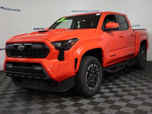 Used 2024 Toyota Tacoma TRD Sport w/ TRD Sport Upgrade Package AWD/4WD image 12