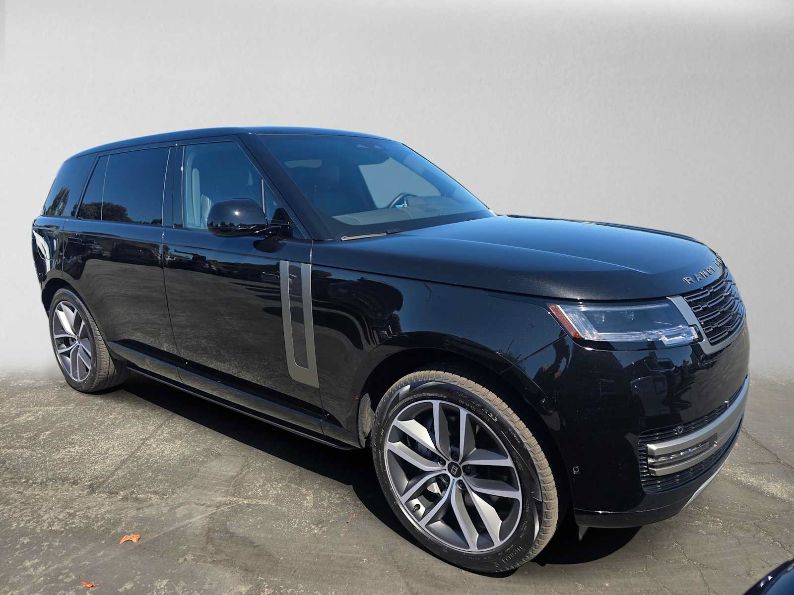 New 2027 Land Rover Range Rover Long Wheelbase SE AWD/4WD image 7