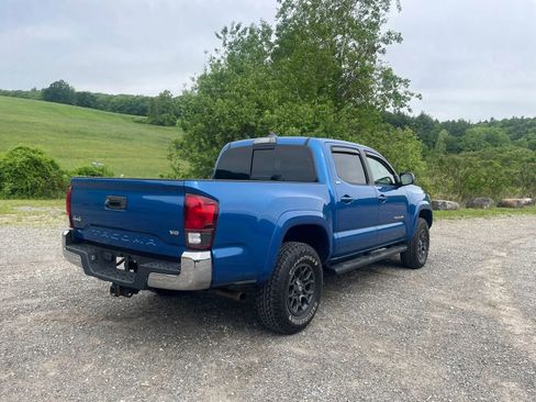 Used 2018 Toyota Tacoma SR5 AWD/4WD image 3