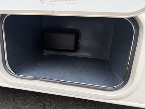 Used 2017 Ford E-450 and Econoline 450 Super Duty w/ Motorhome Prep Package RWD image 21
