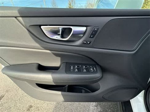 Used 2025 Volvo V60 B5 Cross Country Plus image 18