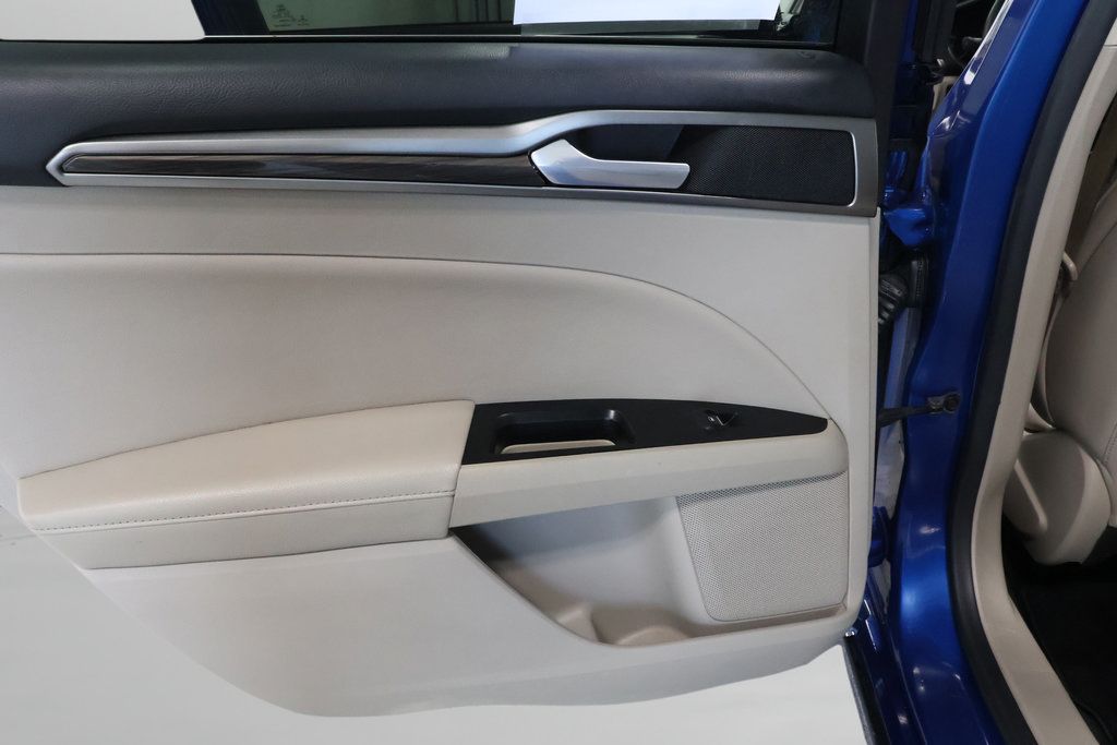 Used 2017 Ford Fusion SE FWD image 24