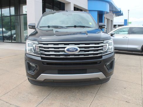Used 2019 Ford Expedition XLT w/ Equipment Group 202A RWD image 2