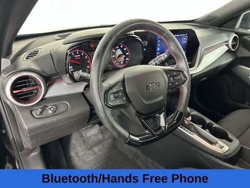 Used 2025 Chevrolet Trax RS w/ Sunroof Package FWD image 13