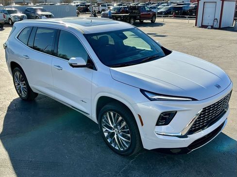 Used 2025 Buick Enclave Avenir w/ Super Cruise Package image 4
