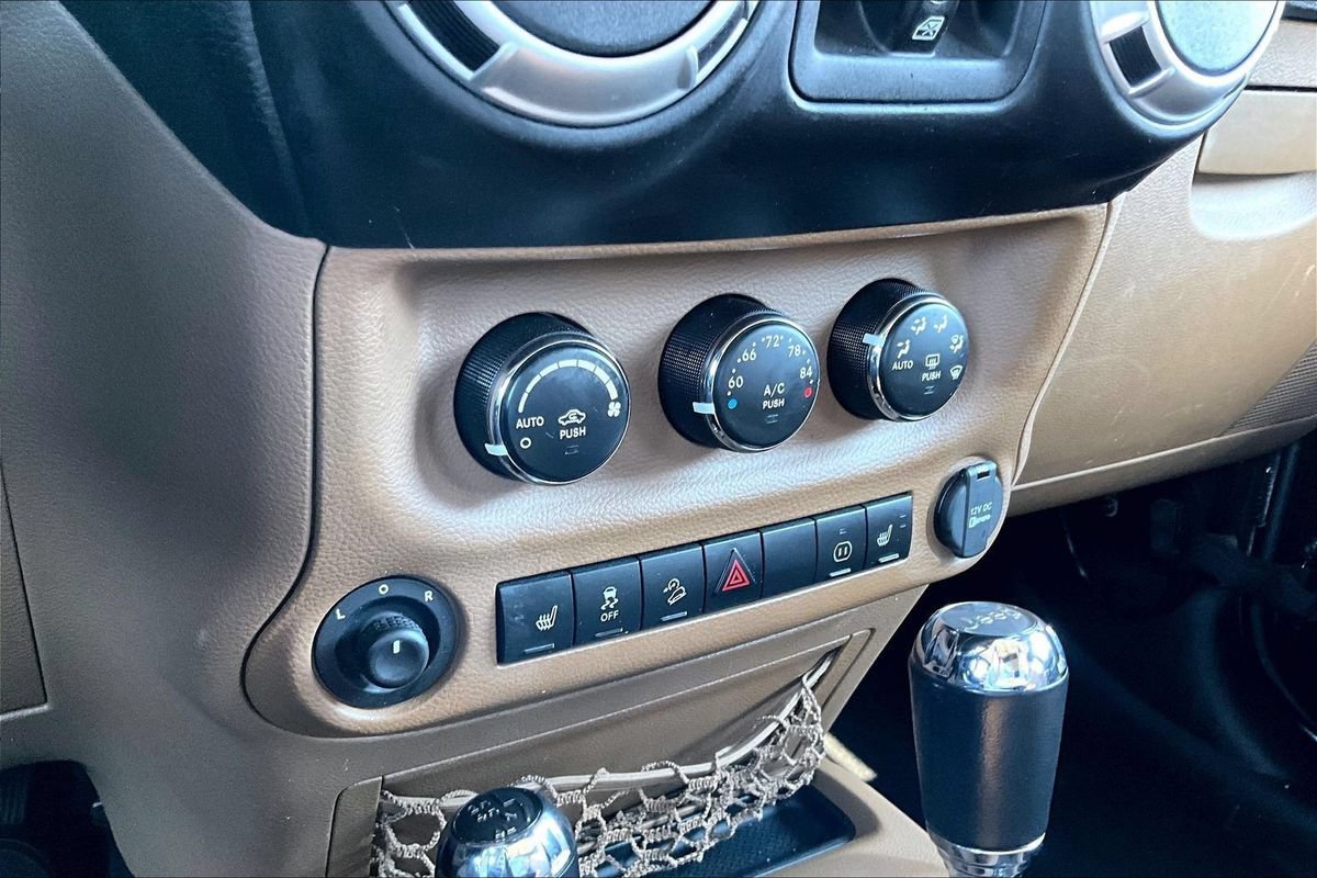 Used 2012 Jeep Wrangler Unlimited Sahara w/ Dual Top Group AWD/4WD image 30