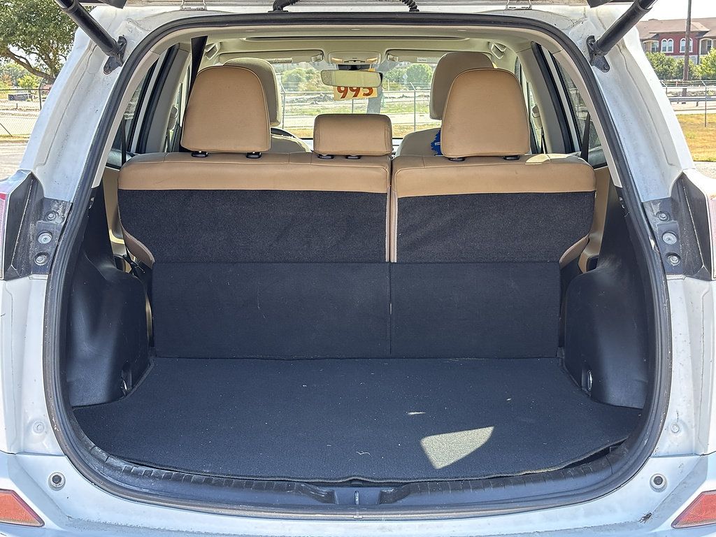 Used 2017 Toyota RAV4 XLE FWD image 6