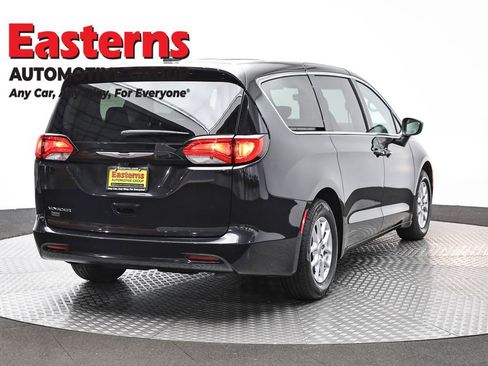 Used 2024 Chrysler Voyager LX FWD image 5