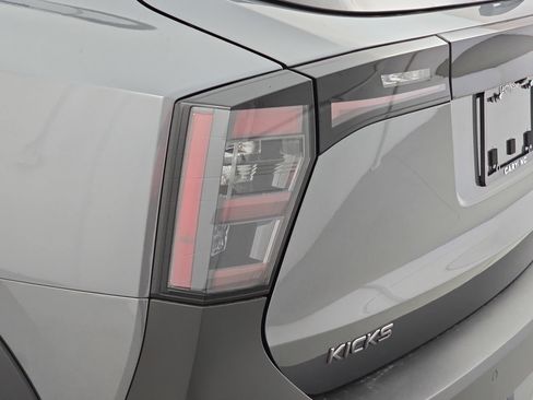 New 2026 Nissan Kicks SR FWD image 32
