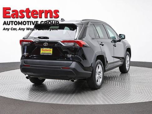 Used 2021 Toyota RAV4 XLE AWD/4WD image 5