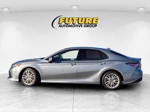 Used 2019 Toyota Camry XLE FWD image 9