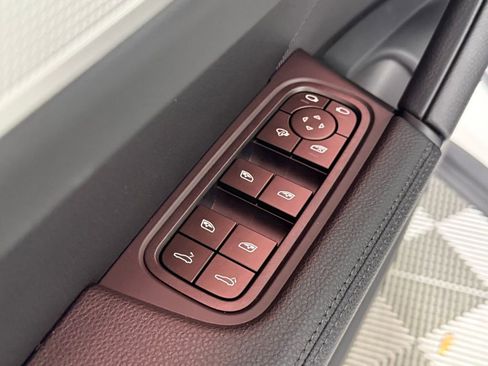 Certified 2025 Porsche Cayenne image 26