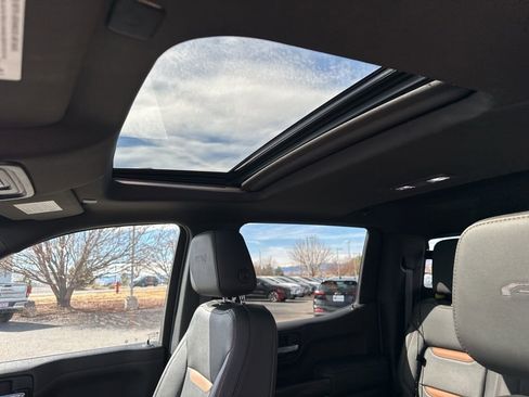 Used 2020 GMC Sierra 1500 AT4 w/ AT4 Premium Package image 17