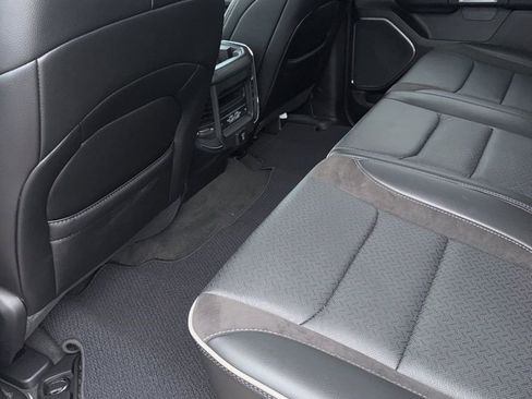 Used 2024 RAM 1500 Laramie AWD/4WD image 9