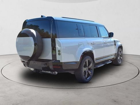 New 2026 Land Rover Defender 130 X-Dynamic SE AWD/4WD image 5