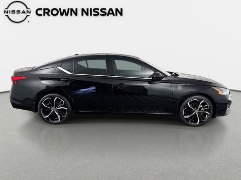 Certified 2023 Nissan Altima 2.5 SR w/ SR Premium Package FWD image 4