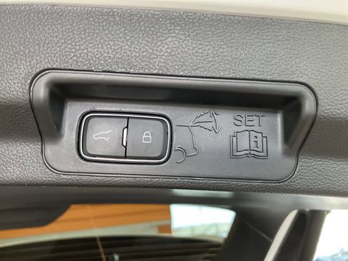 Used 2020 Ford Explorer XLT w/ Comfort Package image 26