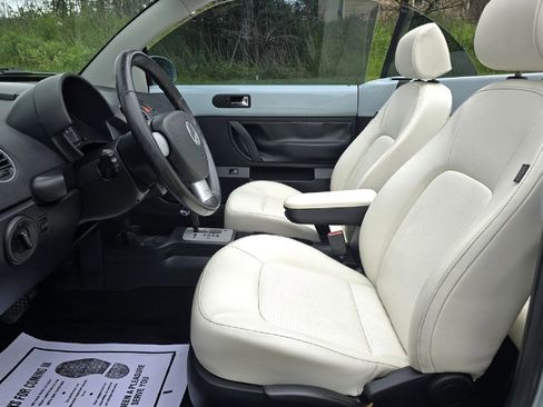 Used 2010 Volkswagen Beetle Final Edition FWD image 14
