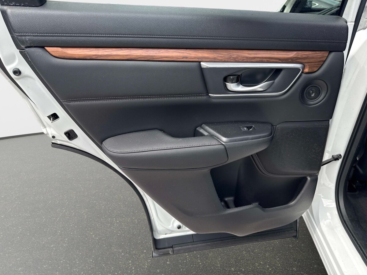Used 2020 Honda CR-V Touring image 11