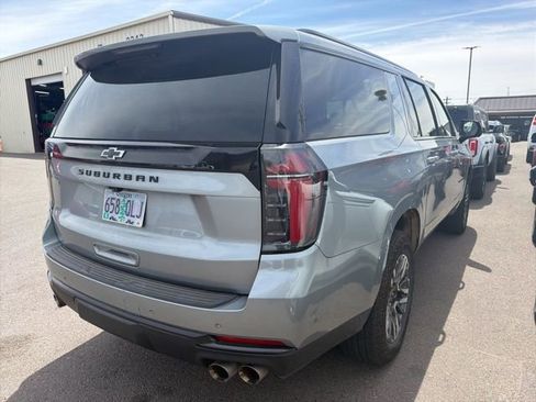 Used 2025 Chevrolet Suburban Z71 AWD/4WD image 2