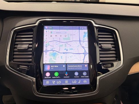 Used 2023 Volvo XC90 B5 Plus AWD/4WD image 16